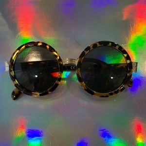 Round tortoiseshell sunnies